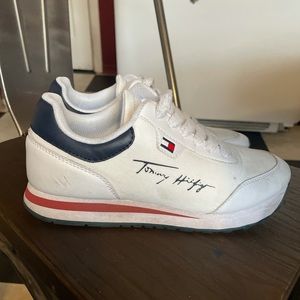 Tommy Hilfiger sneakers. Women us 7.